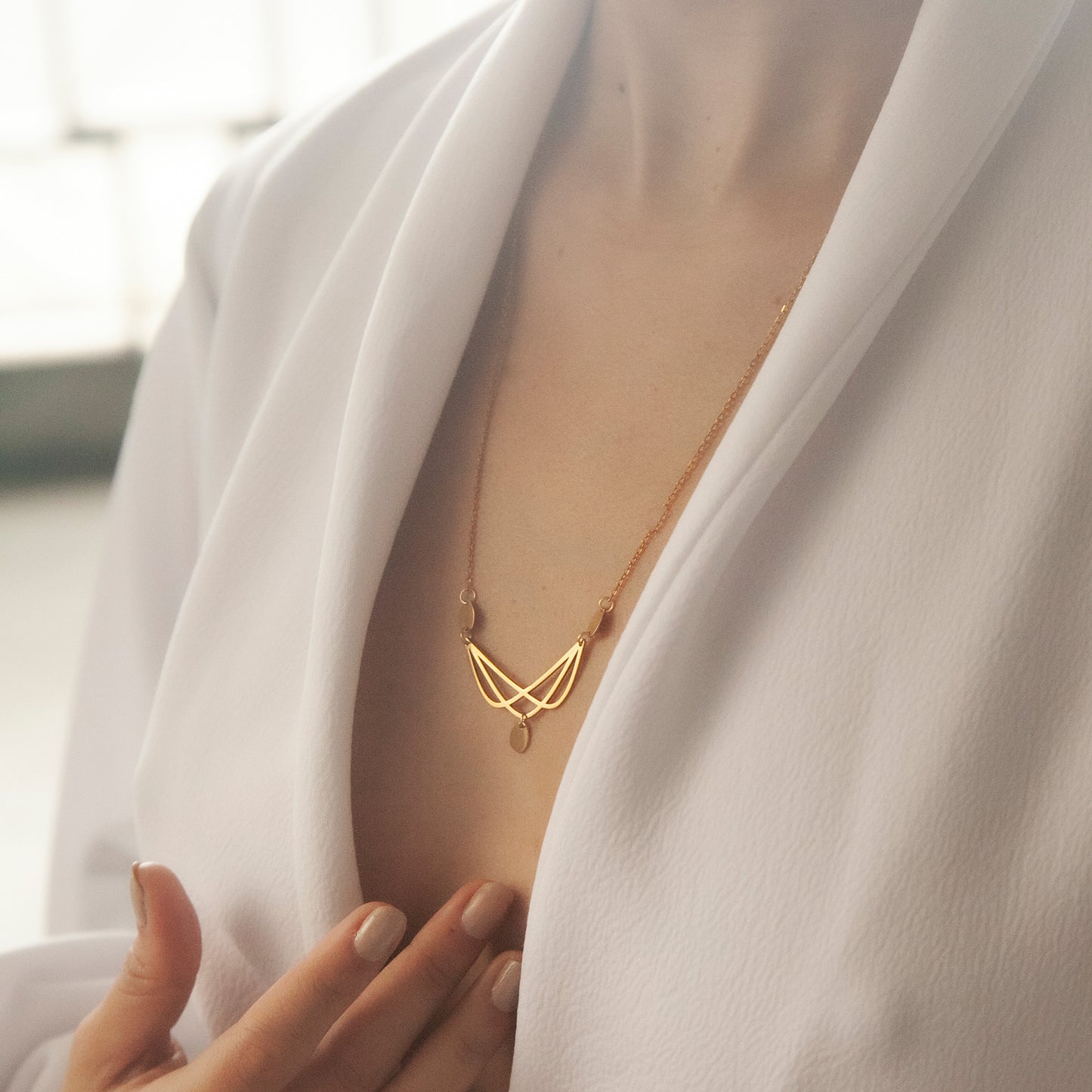 Guimard Necklace Boomerang / silver 925, 18kt gold plated collar necklace silver 925 gold plated inspirado en el movimiento ART NOUVEAU del siglo XIX como homenaje al Arquitecto de la Opera de Paris, Hector Guimard comprende formas curvas, naturales y sensuales