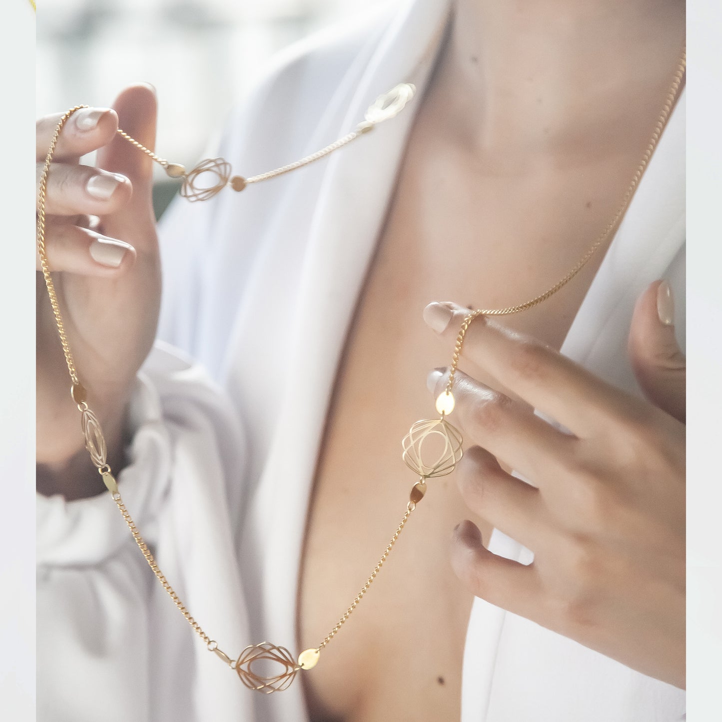 Guimard Long Necklace / silver 925, 18kt gold plated collar necklace silver 925 gold plated inspirado en el movimiento ART NOUVEAU del siglo XIX como homenaje al Arquitecto de la Opera de Paris, Hector Guimard comprende formas curvas, naturales y sensuales