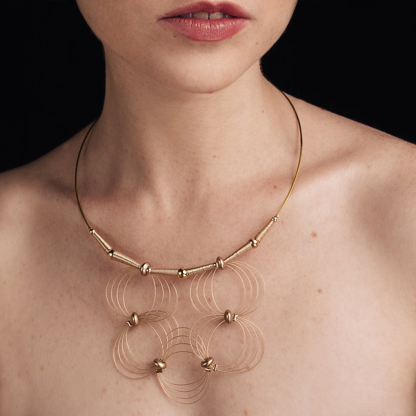 ONDA NECKLACE / Wire Gold Color
