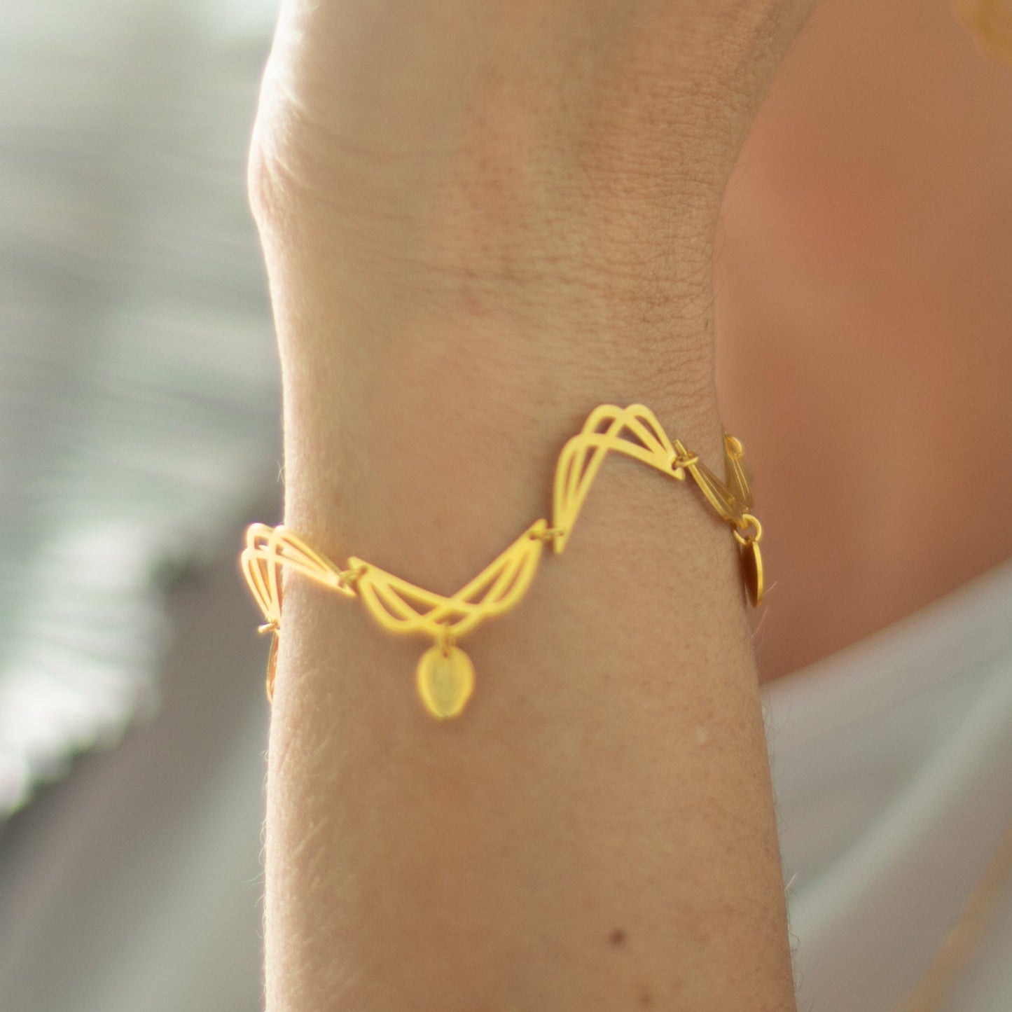 Guimard Bracelet I / silver 925, 18kt gold plated bracelet pulsera silver 925 gold plated inspirada en el movimiento ART NOUVEAU del siglo XIX como homenaje al Arquitecto de la Opera de Paris, Hector Guimard comprende formas curvas, naturales y sensuales