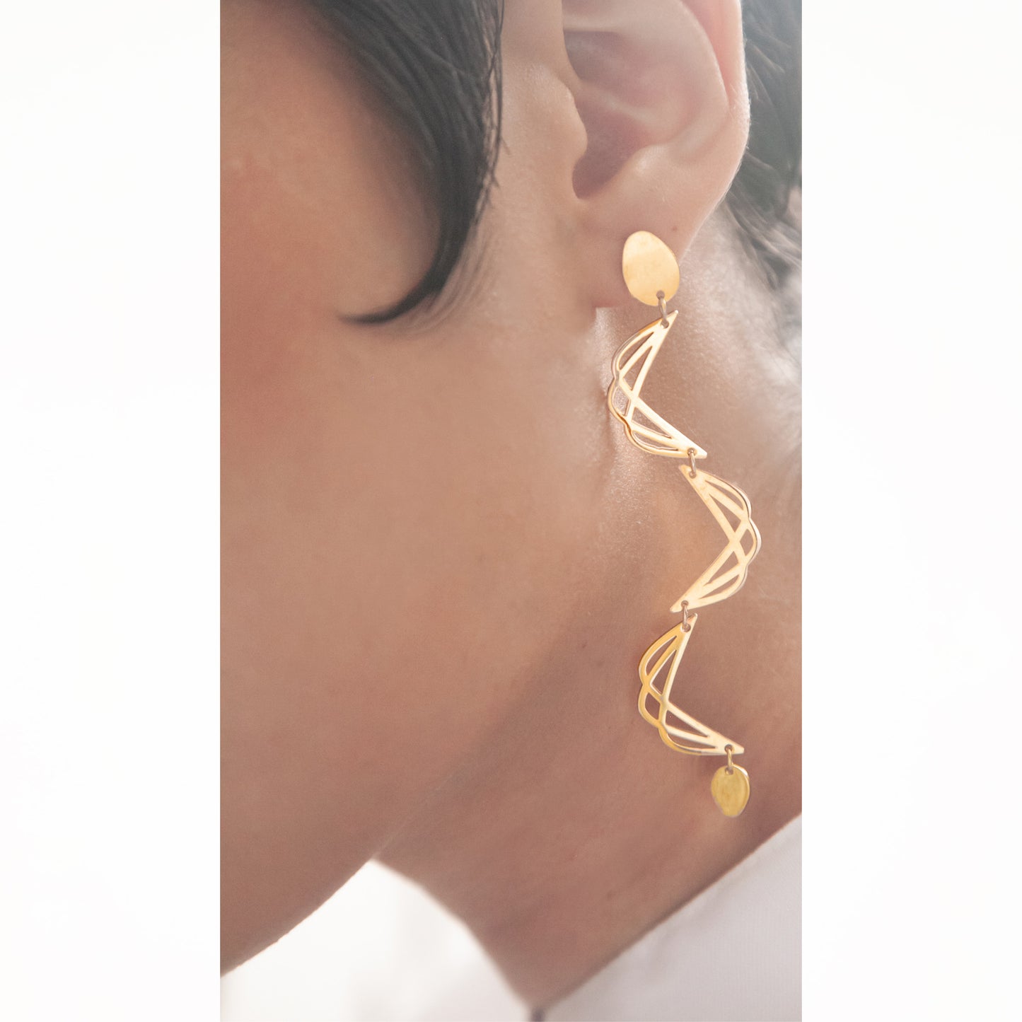 Guimard Earrings Eight / silver 925, 18kt gold plated earrings inspirados en el movimiento ART NOUVEAU del siglo XIX como homenaje al Arquitecto de la Opera de Paris, Hector Guimard / El Art Nouveau comprende formas curvas, naturales y sensuales.